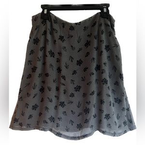 Banana Republic grey and black floral rayon skirt size 8.